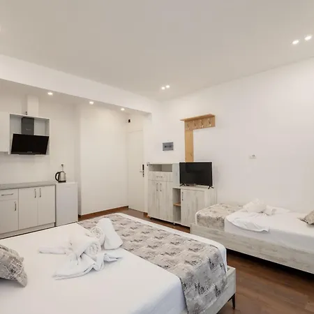 Irdi Bed & Breakfast Ksamil