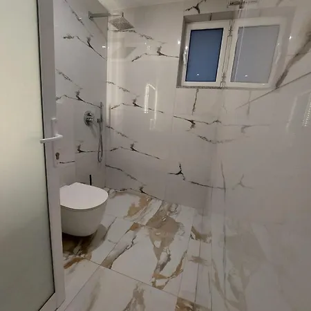 Irdi Oda ve Kahvaltı Ksamil