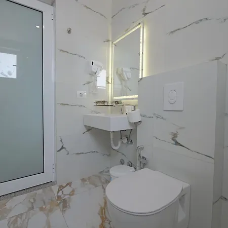 Irdi Oda ve Kahvaltı 4*