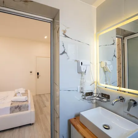 Oda ve Kahvaltı Irdi 4*